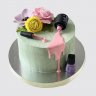 Торт мастеру маникюра с цветами из мастики №110083