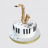 Торт саксофон на годовщину ребенка 10 лет с шарами из мастики №110253