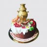 Торт в форме самовара с ягодами и макарунами №110605