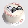 Праздничный торт на День Рождения женщине с очками и клубникой №111124