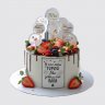 Торт на 33 года папа герой с ягодами и шоколадными шарами №111302