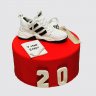 Красный торт в виде обувной коробки с кроссовком №112233