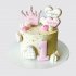 Белый торт на 1 годик девочке с короной и сердцами из пряника №113737