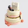 Белый торт на День Рождения моднице с ягодами и надписями №113866