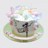 Оригинальный торт для девочки с бабочками на цветах №113894