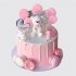 Нежный розовый торт для девочки на 1 годик с цветами и макарунами №113955