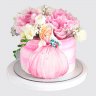 Нежный розовый торт для девочки на 1 годик с цветами и макарунами №113955