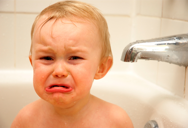 Ребенок плачет